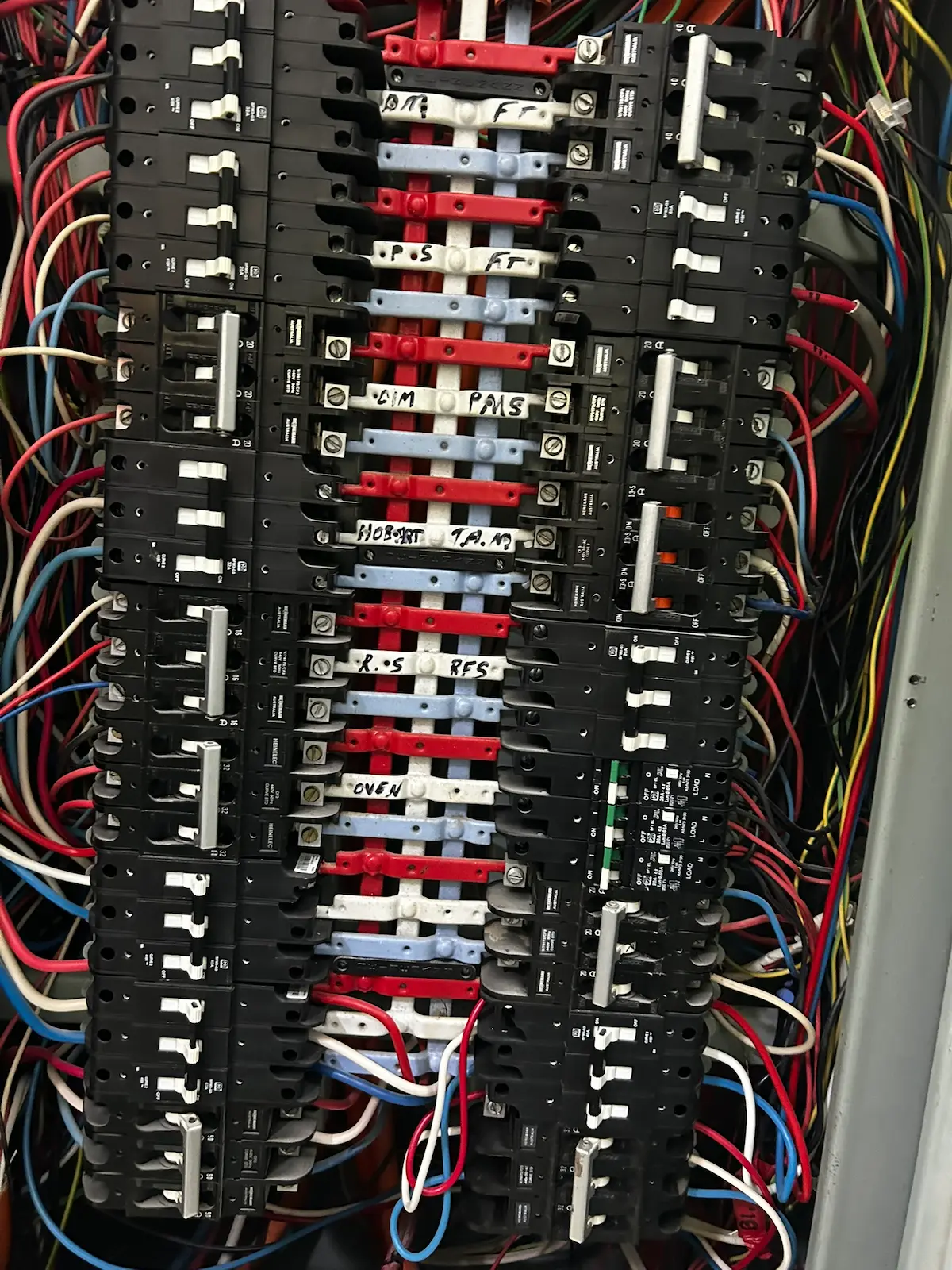 Multi-tenant distribution board with densely labelled circuit breakers